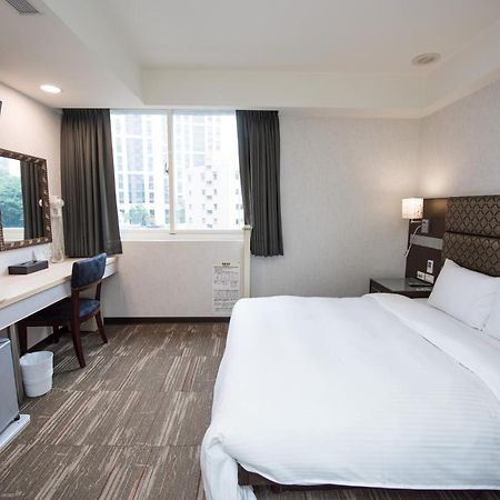 จุนลี โฮเต็ล Hotel Banciao ภายนอก รูปภาพ